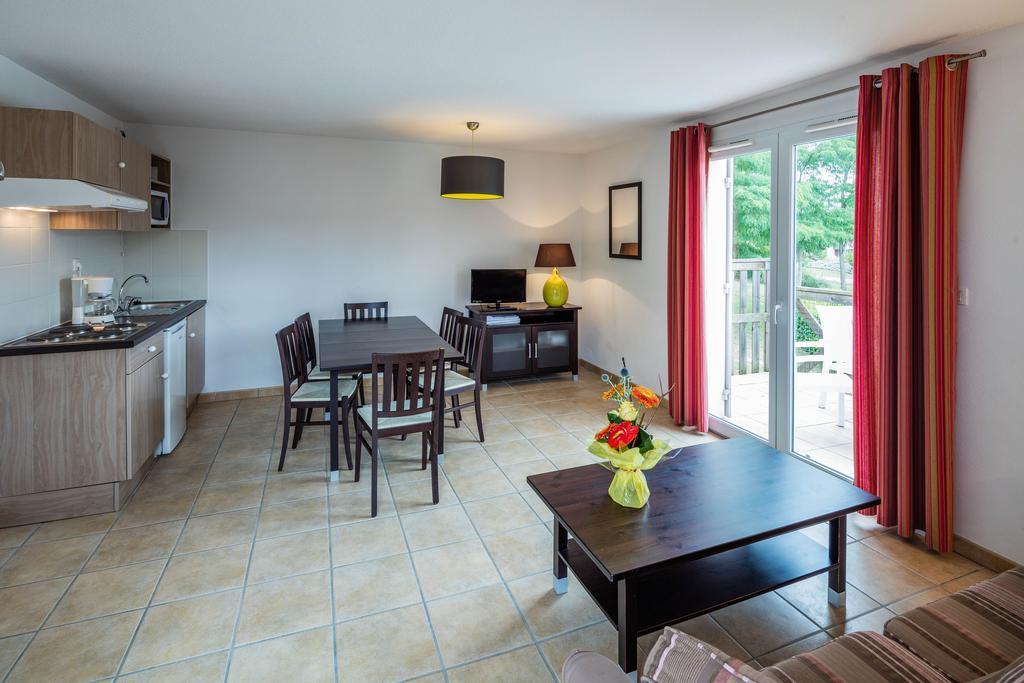 Vacanceole - Le Domaine Du Golf D'Albret Barbaste Exterior photo