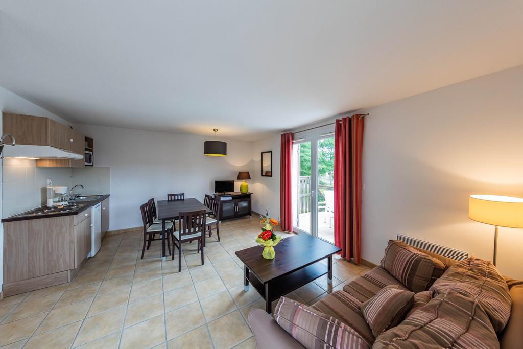 Vacanceole - Le Domaine Du Golf D'Albret Barbaste Exterior photo