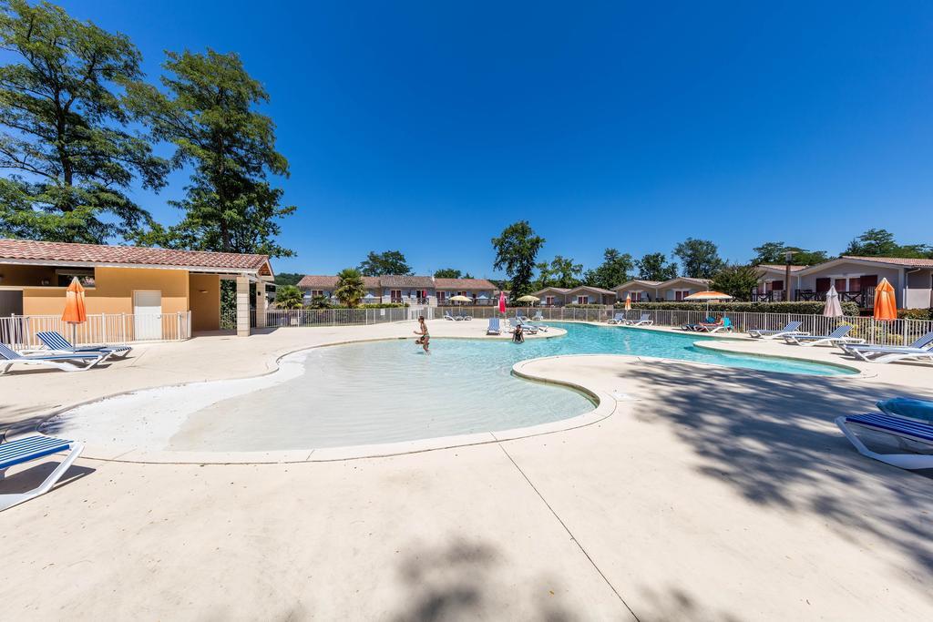 Vacanceole - Le Domaine Du Golf D'Albret Barbaste Exterior photo