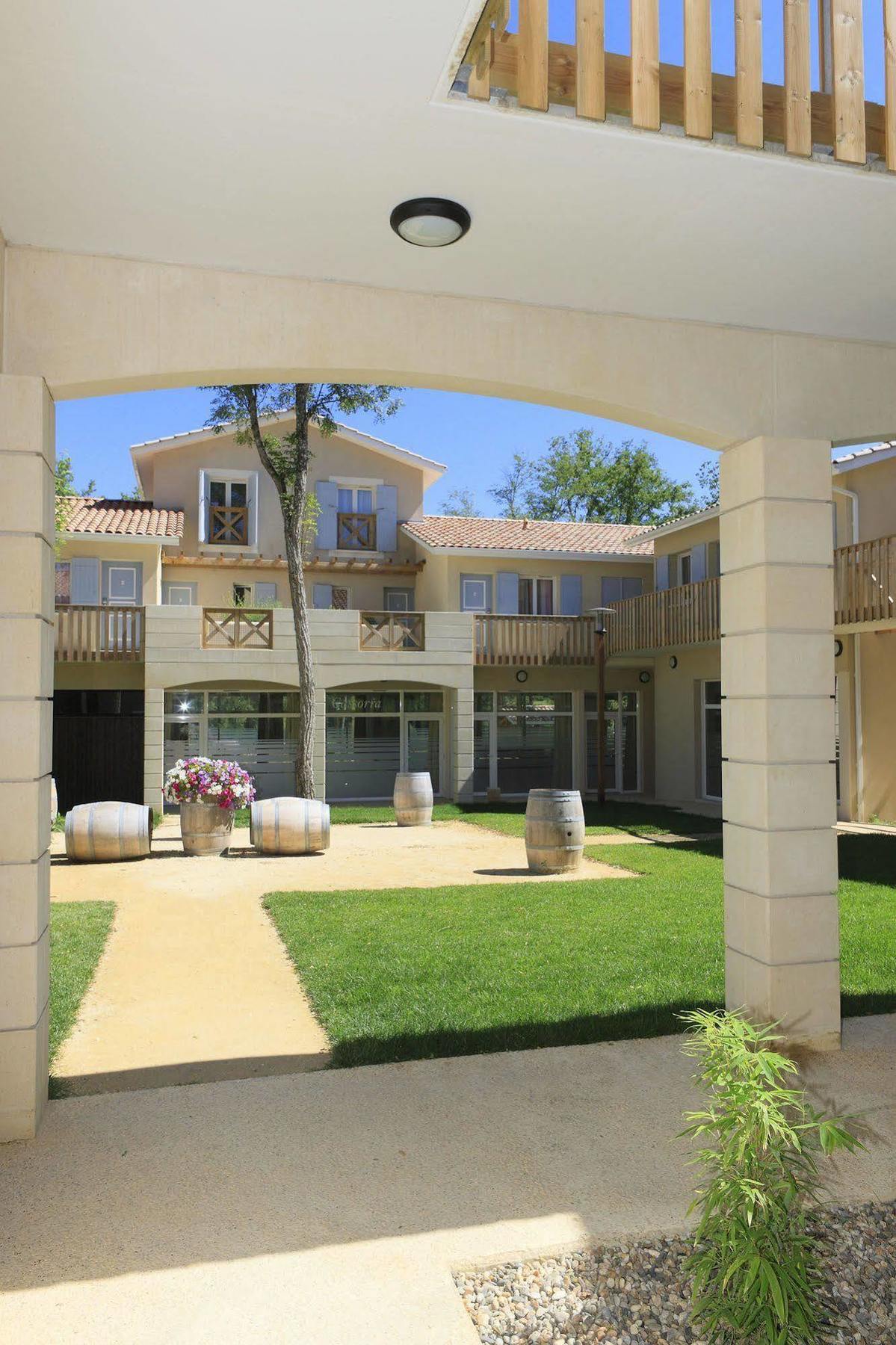 Vacanceole - Le Domaine Du Golf D'Albret Barbaste Exterior photo